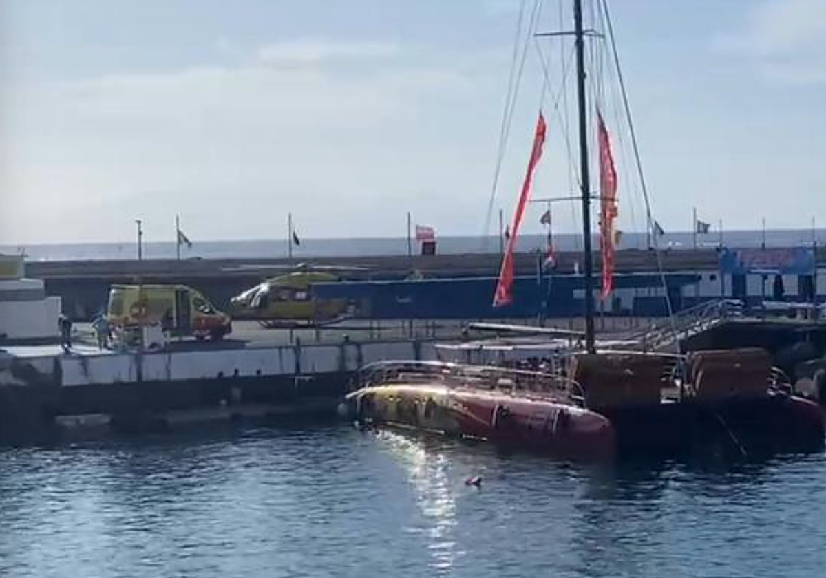 Dispositivo sanitario atiende al afectado en el Puertito de Adeje