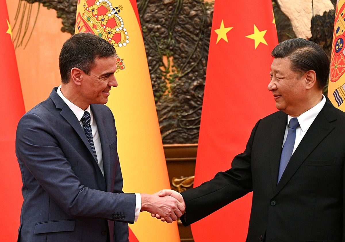 El presidente del Gobierno, Pedro Sánchez, con el presidente de China, Xi Jinping