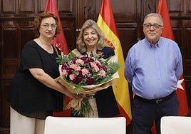 Los vendedores de prensa de Madrid hacen un diagnóstico de los quioscos con la delegada de Economía