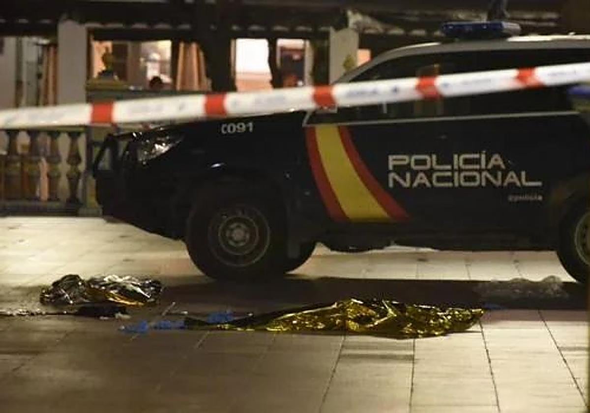 Un vehículo de la Policía Nacional en la zona de los hechos