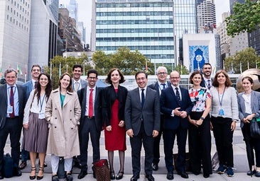 Albares aísla a los diplomáticos y gobierna Exteriores con el PSOE