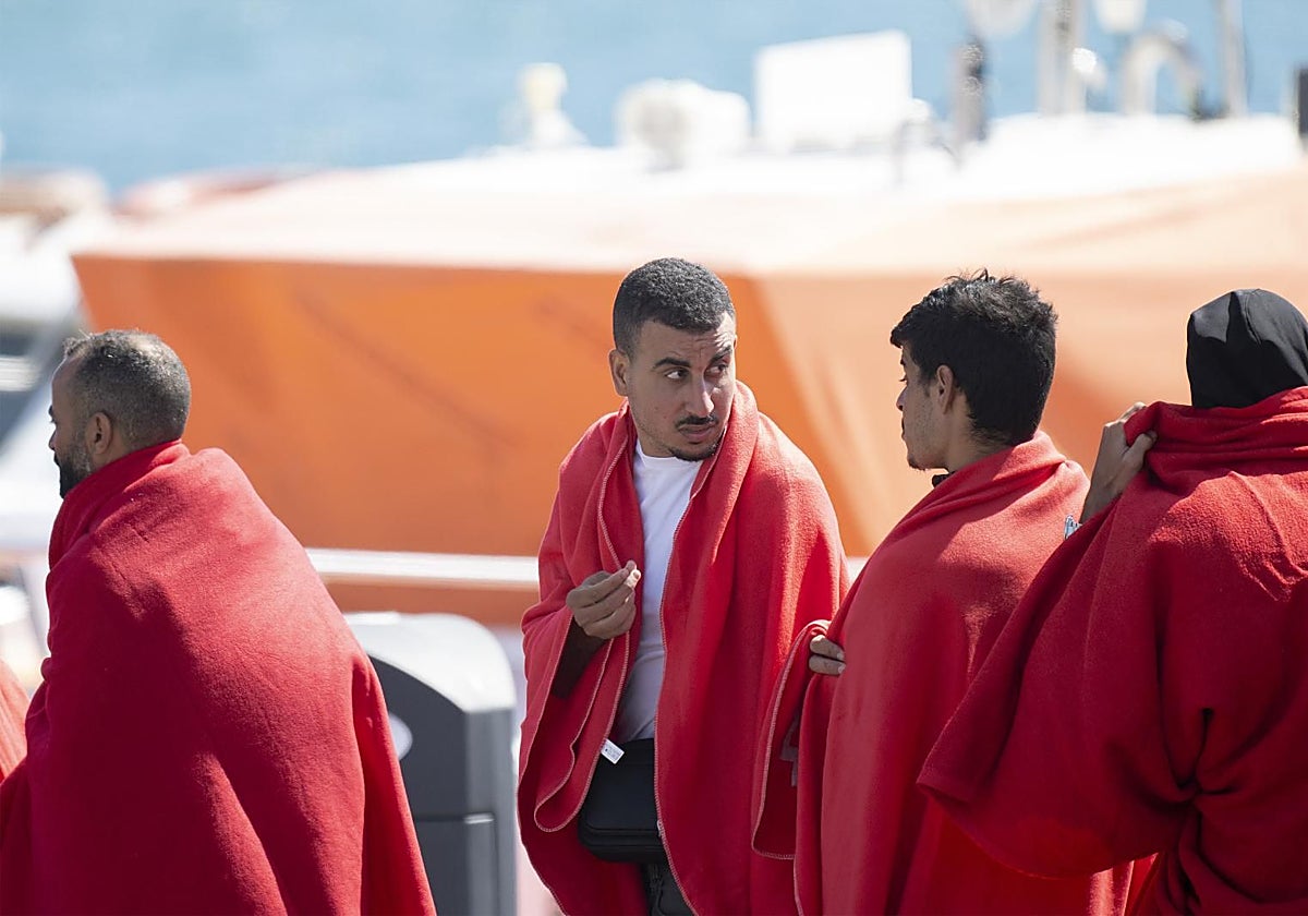 Llegada al puerto de Arrecife de 30 personas de origen magrebí