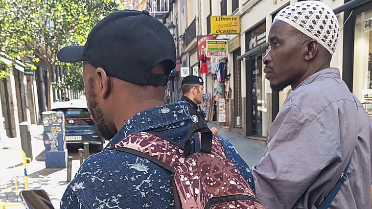 El hermano y un compañero de uno de los desaparecidos