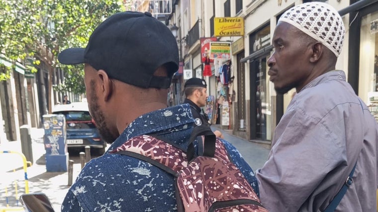 El hermano y un compañero de uno de los desaparecidos