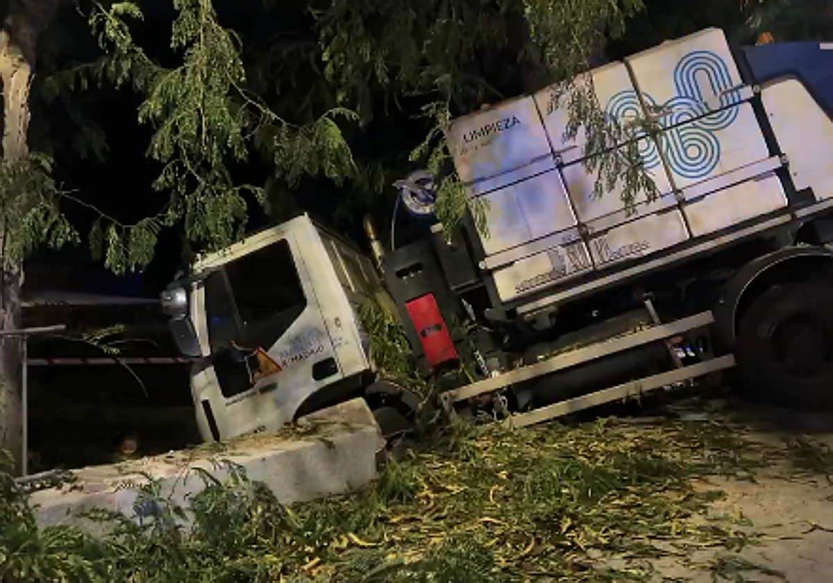 La baldeadora de limpieza del Ayuntamiento de Madrid