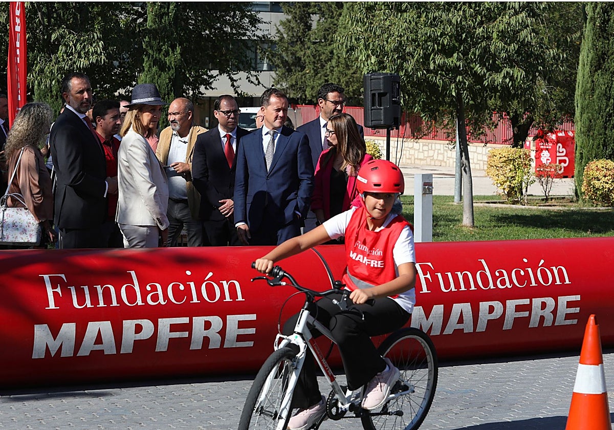 A la actividad de la Fundación Mapfre en Toledo han asistido la Infanta Elena y el alcalde de la ciudad, Carlos Velázquez