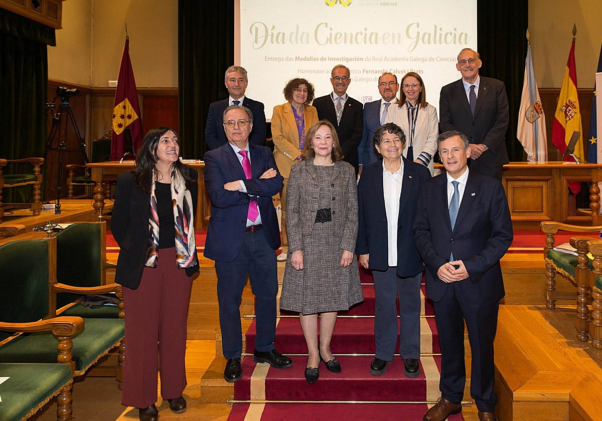Los cinco homenajeados, en primera fila, durante la ceremonia de este miércoles, en Santiago