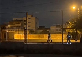 Un colegio de Murcia se deja encendido el megáfono durante toda la noche con la canción de Cumpleaños feliz y los bomberos acuden a apagarlo