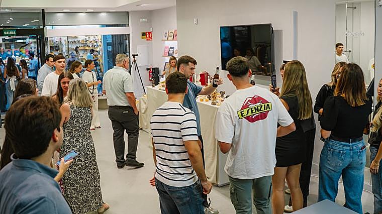 Imauguración de Esenzia en Manuel de Sandoval