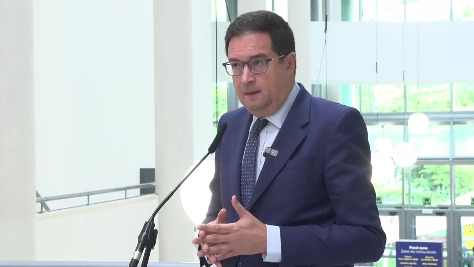 El Gobierno considera insuficiente la dimisión de la consejera de Salud andaluza