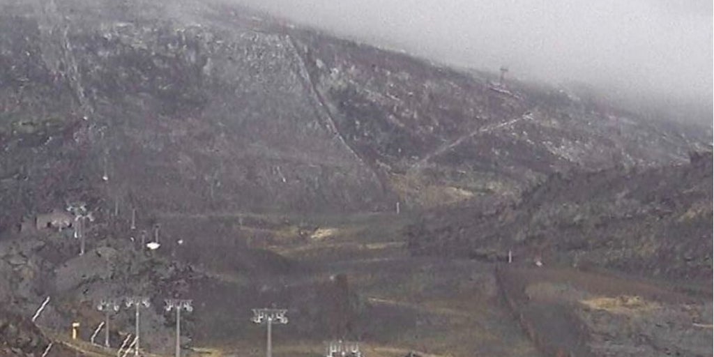 Caen los primeros copos de nieve de la temporada en Sierra Nevada