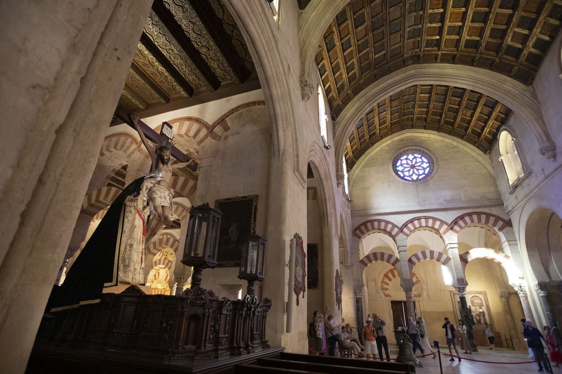 Las cofradías de la provincia siguen llegando para el Vía Crucis Magno de Córdoba, en imágenes