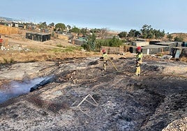 Un incendio afecta a más de medio centenar de chabolas en Palos de la Frontera
