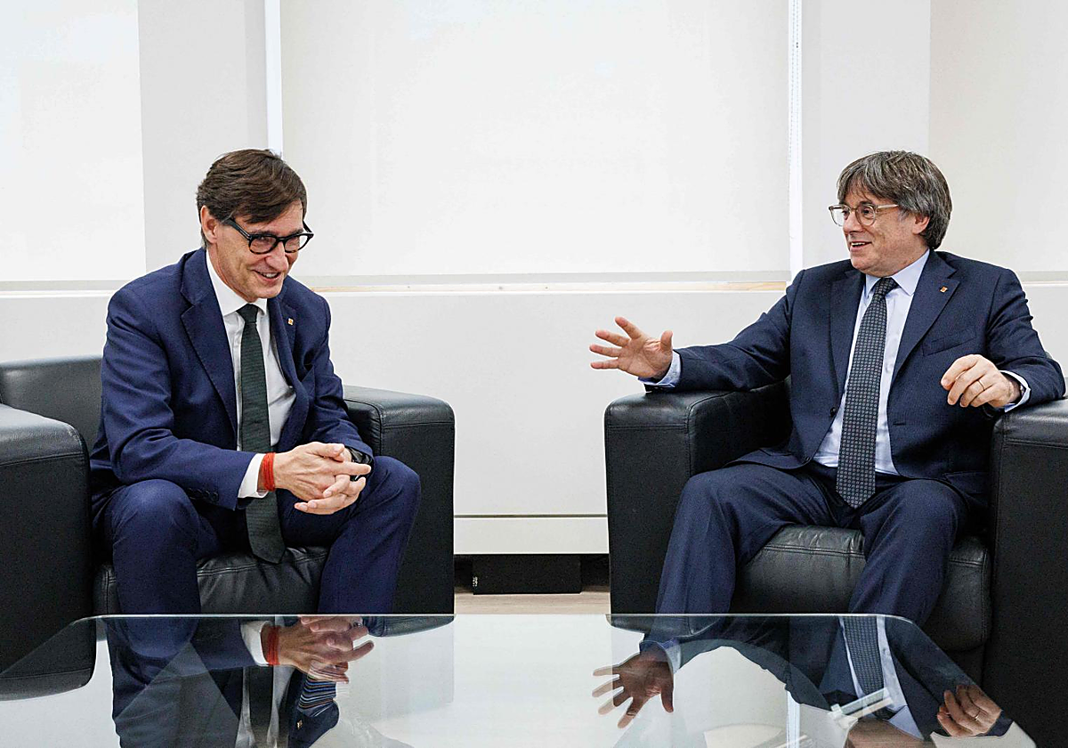 Salvador Illa y Carles Puigdemont, antes de reunirse en Bélgica, hace un mes
