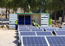 La mayor fábrica del mundo de generadores solares móviles abre en Villarrubia de Santiago (Toledo)