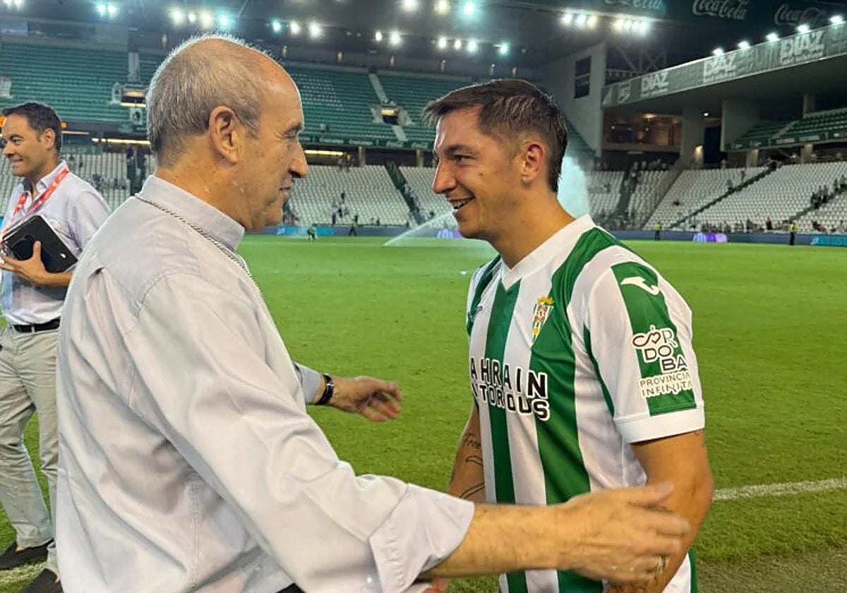 El obispo de Córdoba, Jesús Fernández, junto a Carracedo