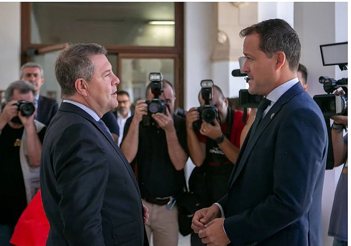 Emiliano García-Page y Carlos Velázquez, en una imagen de archivo