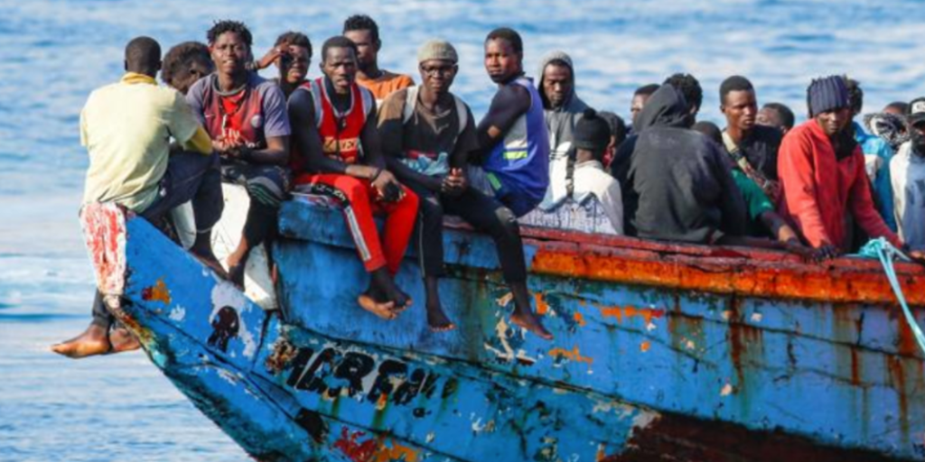 Salen de Canarias los tres primeros menores llegados a las islas tras la declaración de contingencia migratoria