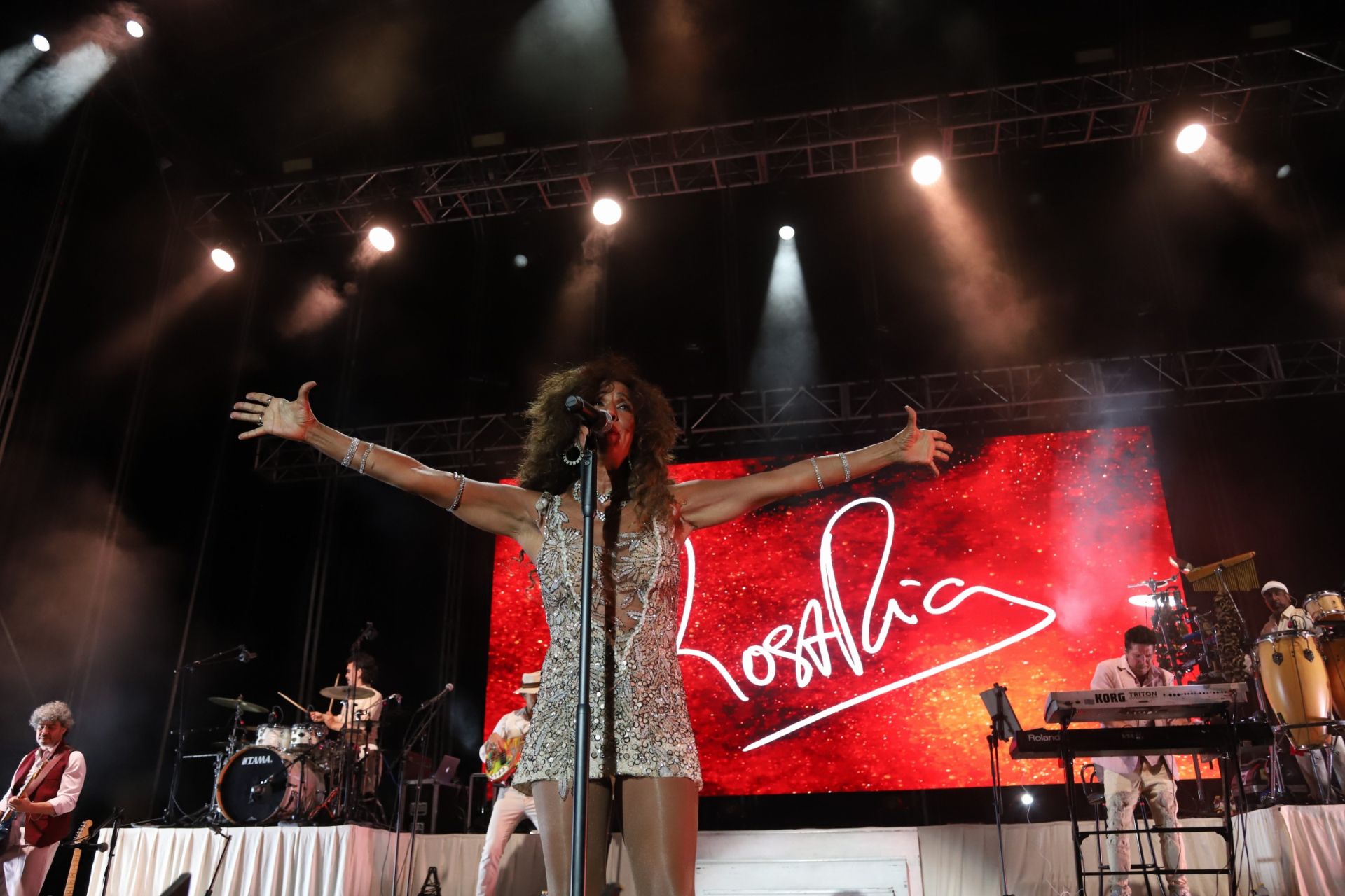 El vendaval de Rosario Flores en Córdoba, en imágenes