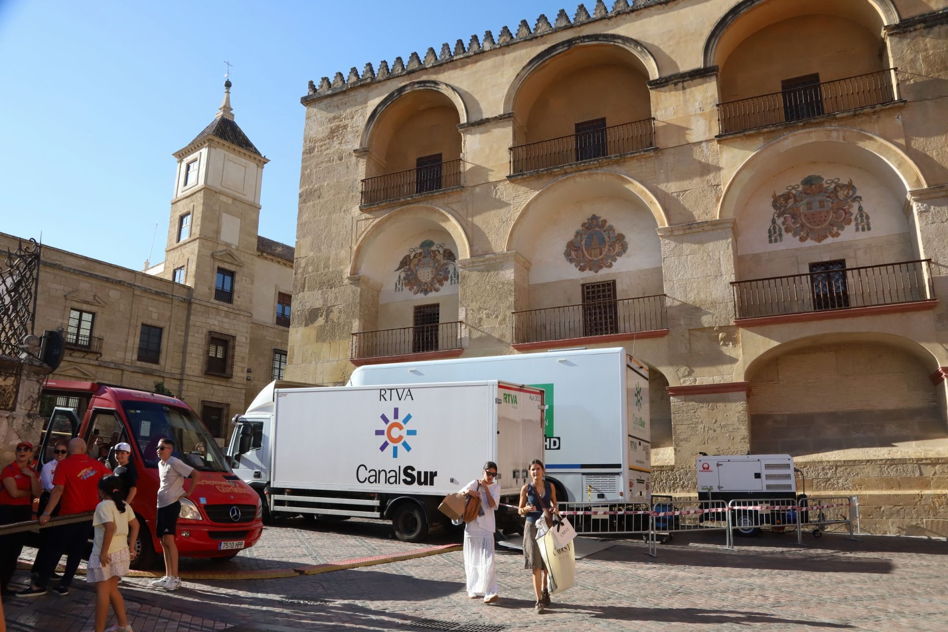 Los preparativos del Vía Crucis Magno de Córdoba, en imágenes