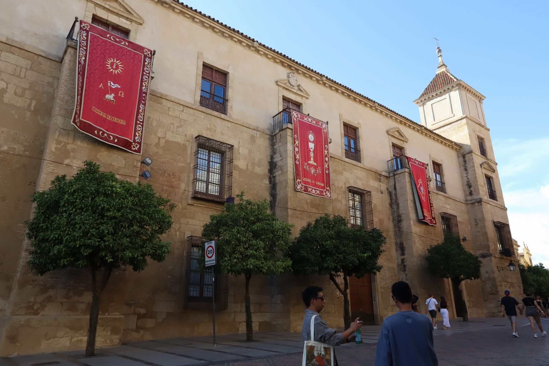 Los preparativos del Vía Crucis Magno de Córdoba, en imágenes