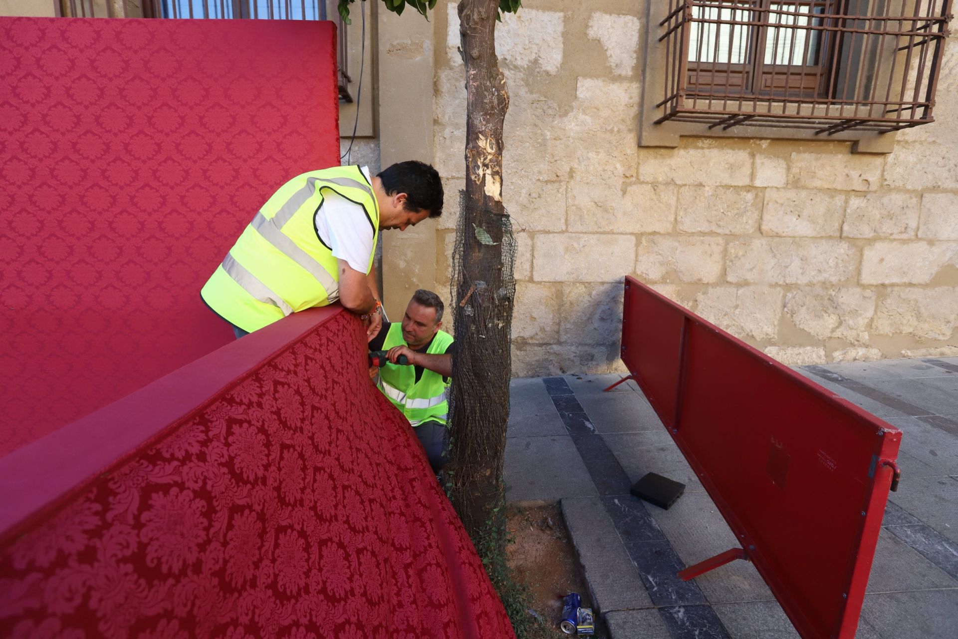 Los preparativos del Vía Crucis Magno de Córdoba, en imágenes