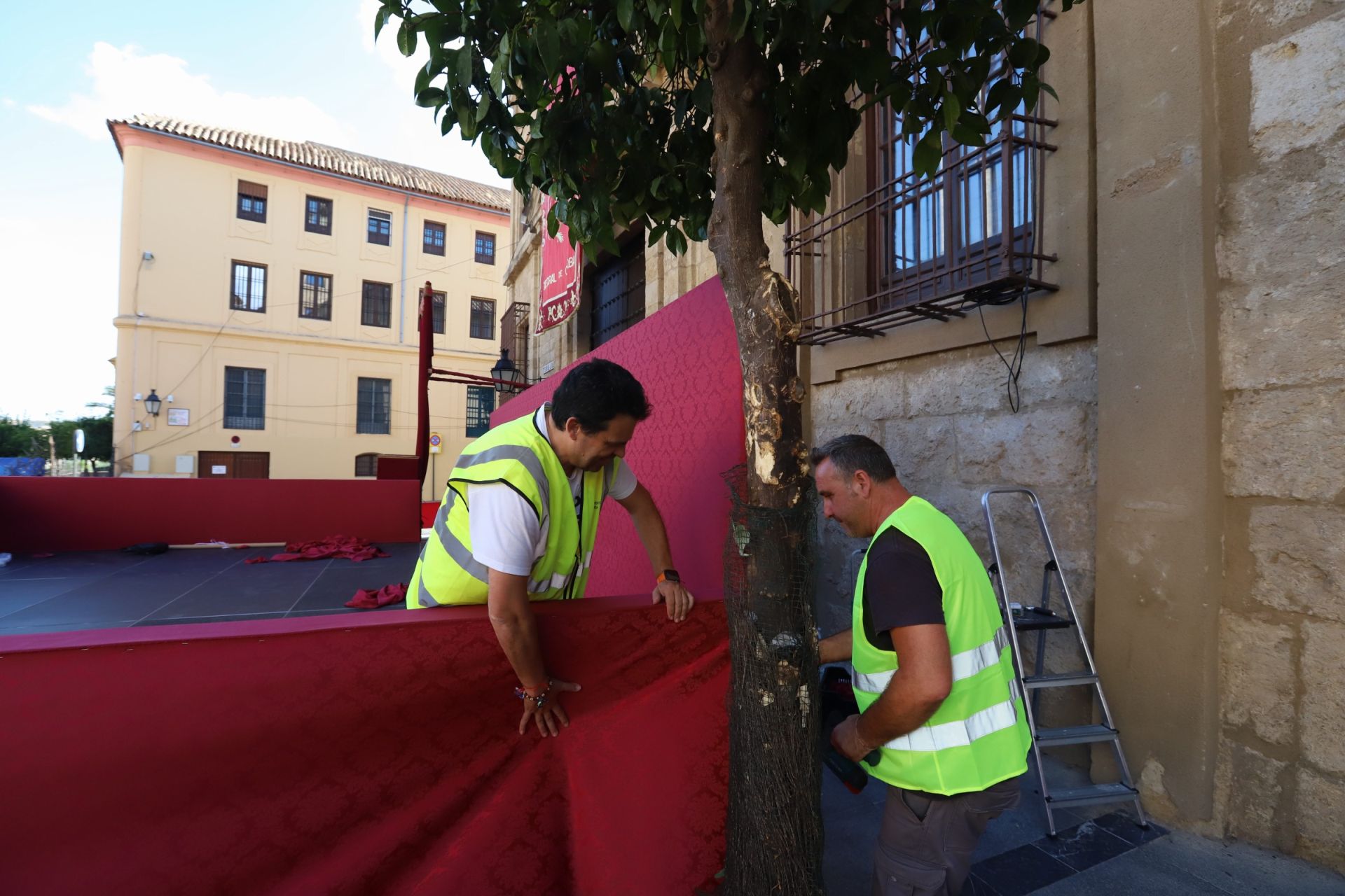 Los preparativos del Vía Crucis Magno de Córdoba, en imágenes