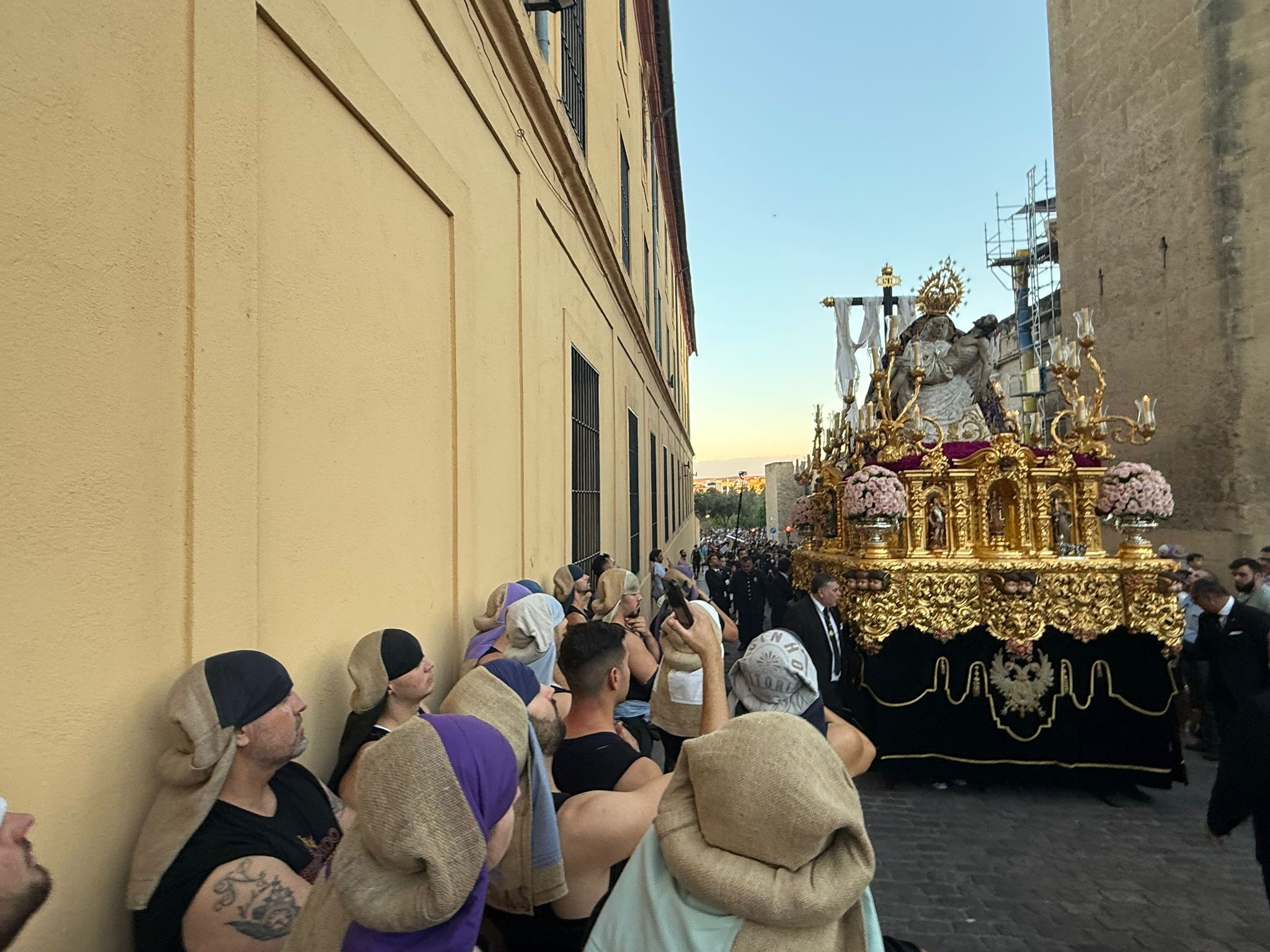Vía Crucis Magno de Córdoba: una celebración que envuelve a la ciudad de bellas imágenes