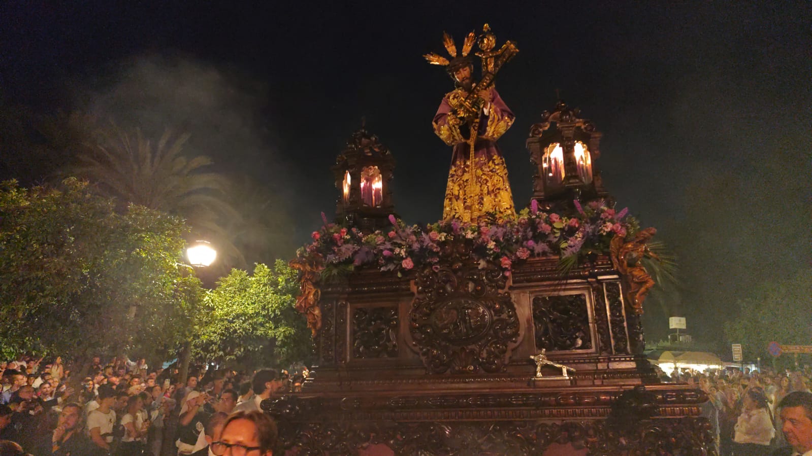 Vía Crucis Magno de Córdoba: una celebración que envuelve a la ciudad de bellas imágenes
