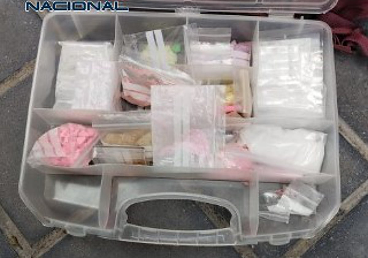 Imagen del maletín con droga intervenido a dos hombres en Valencia