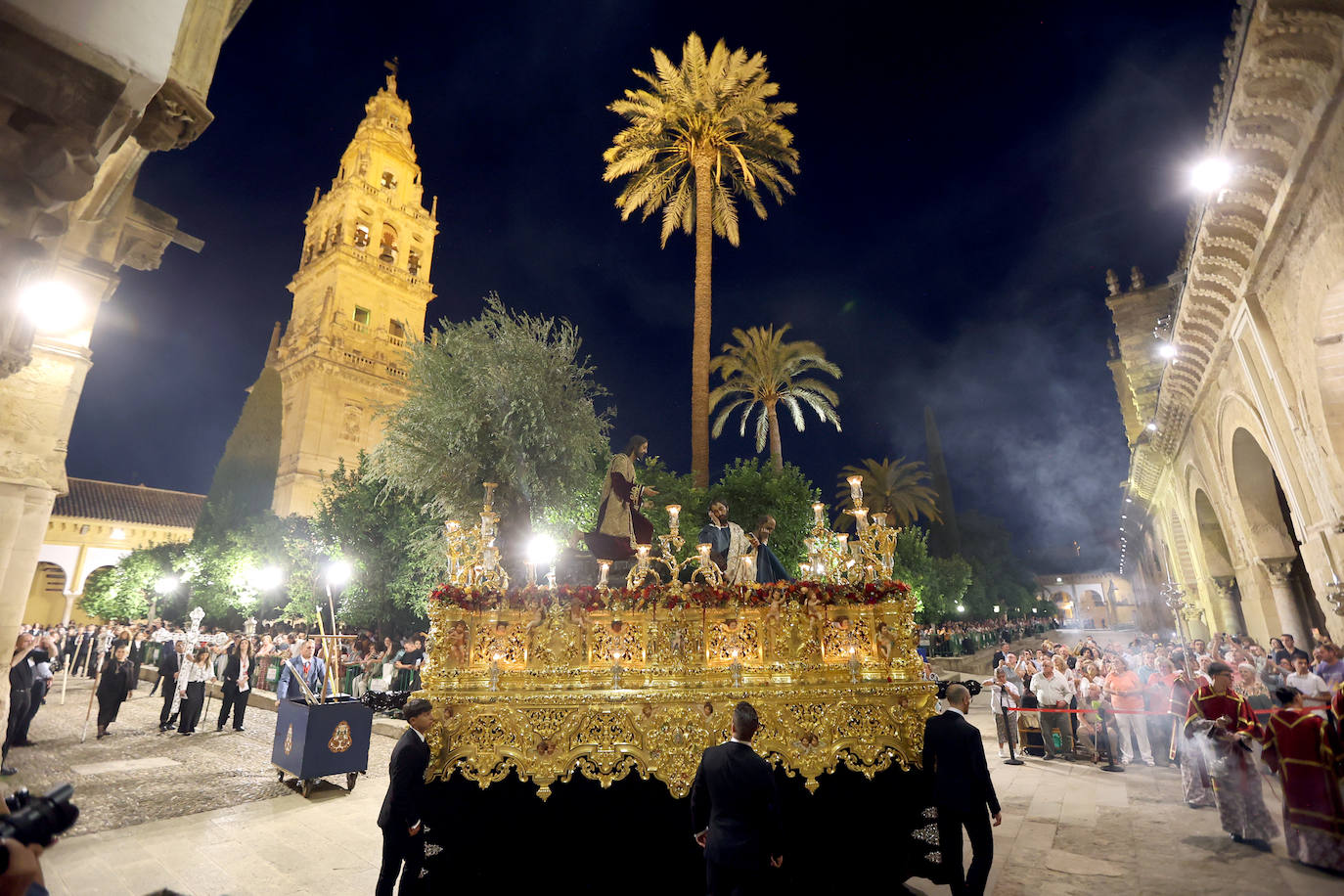 Las mejores imágenes del Vía Crucis Magno de Córdoba