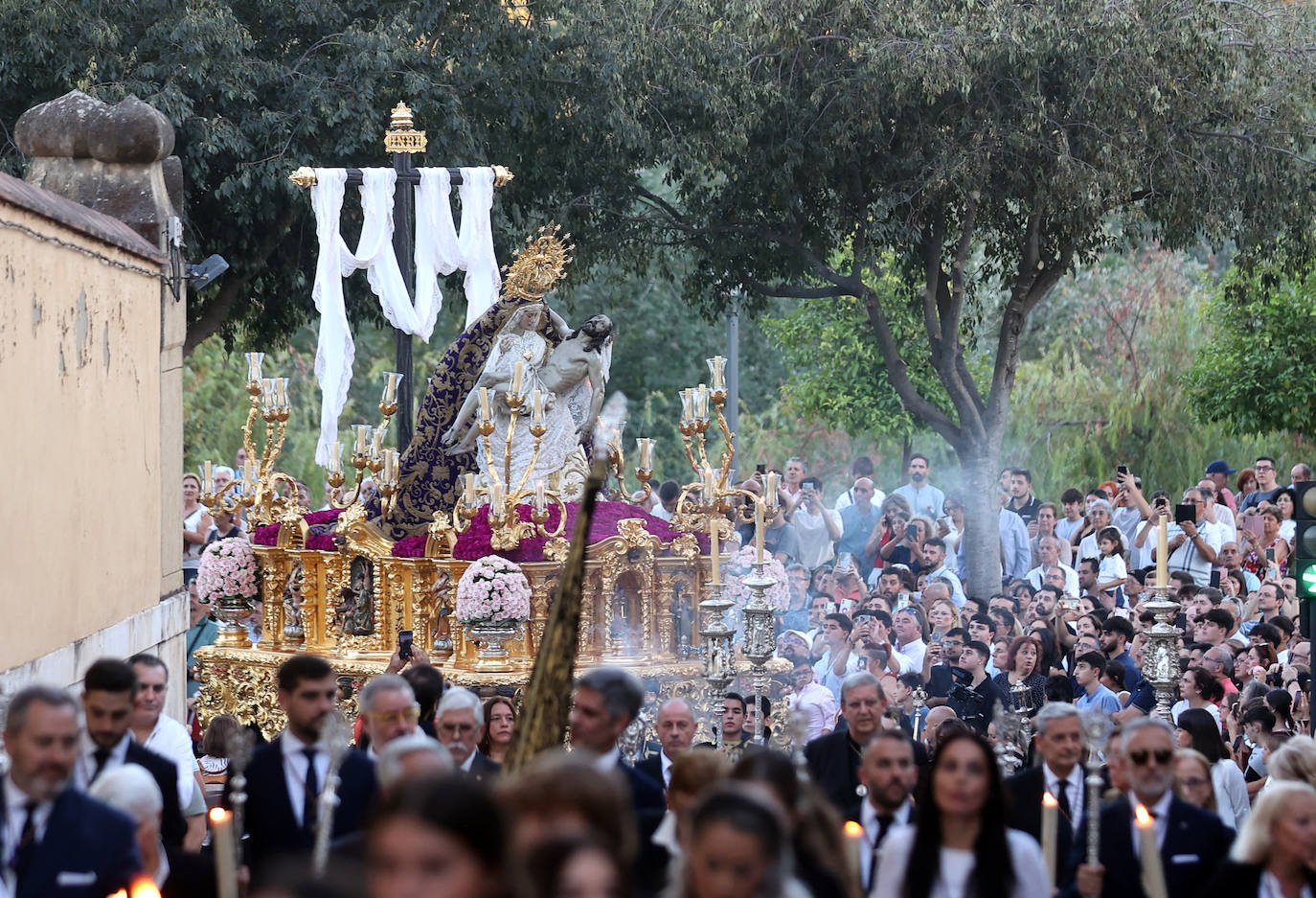 Las mejores imágenes del Vía Crucis Magno de Córdoba