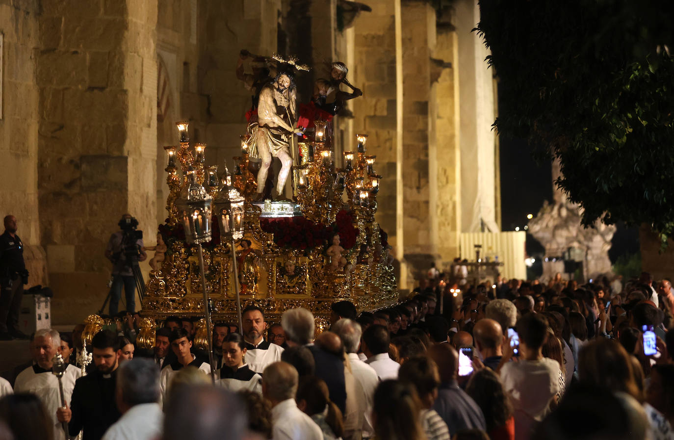 Las mejores imágenes del Vía Crucis Magno de Córdoba