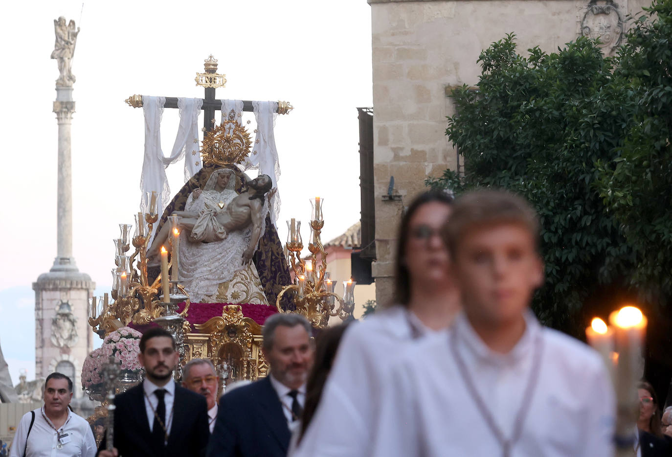 Las mejores imágenes del Vía Crucis Magno de Córdoba