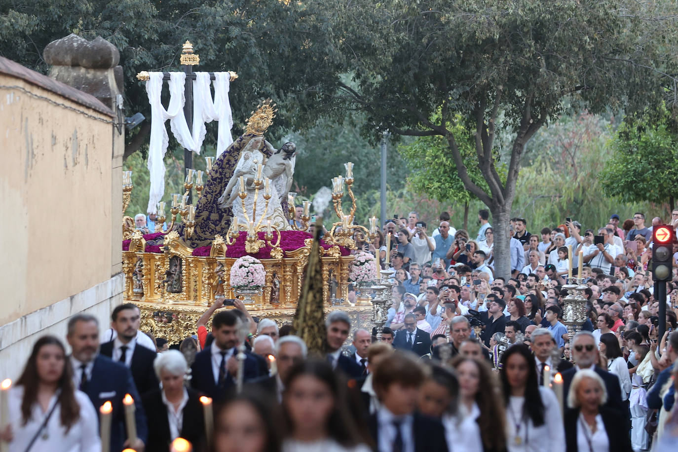 Las mejores imágenes del Vía Crucis Magno de Córdoba