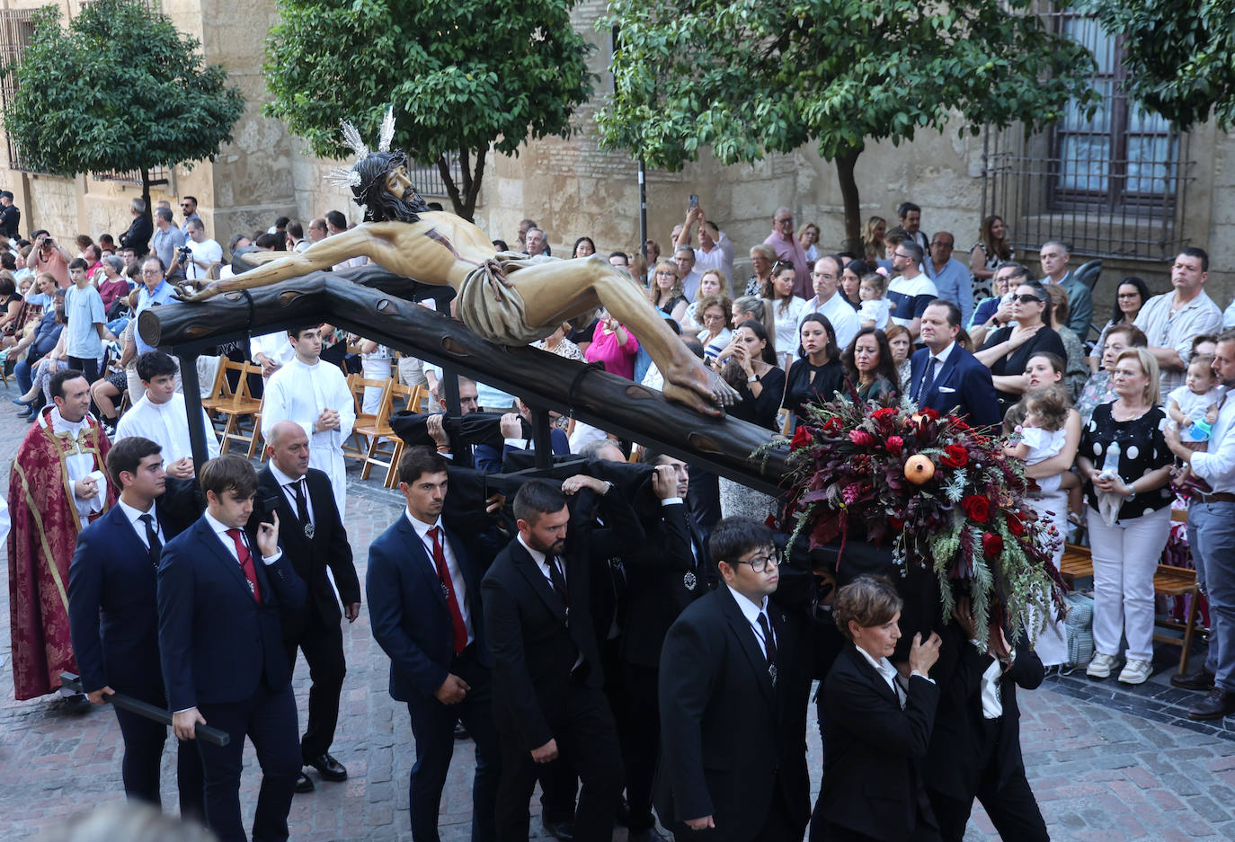 Las mejores imágenes del Vía Crucis Magno de Córdoba