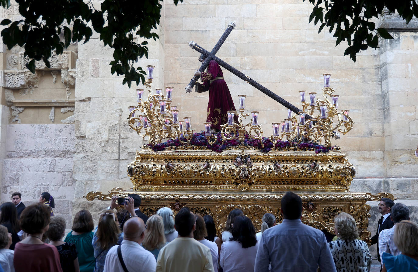 Las mejores imágenes del Vía Crucis Magno de Córdoba