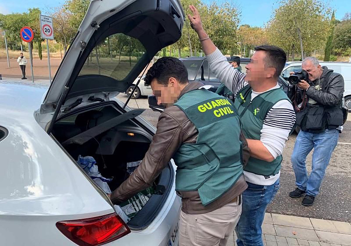 Agentes de la Guardia Civil durante una actuación en Córdoba en una imagen de archivo
