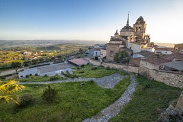 El pueblo templario de Extremadura perfecto para una escapada de otoño: dónde está y cómo llegar