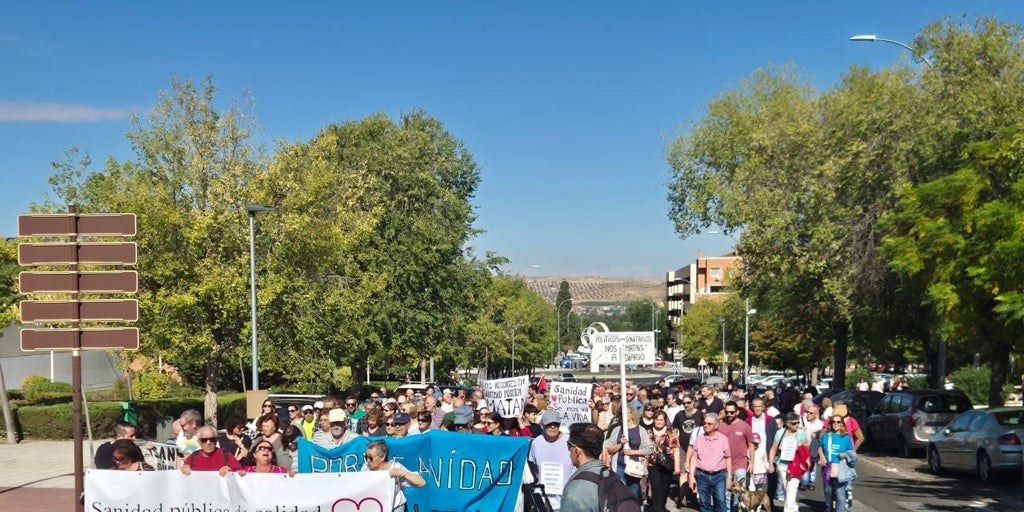 400 personas claman en Toledo por una sanidad pública de calidad