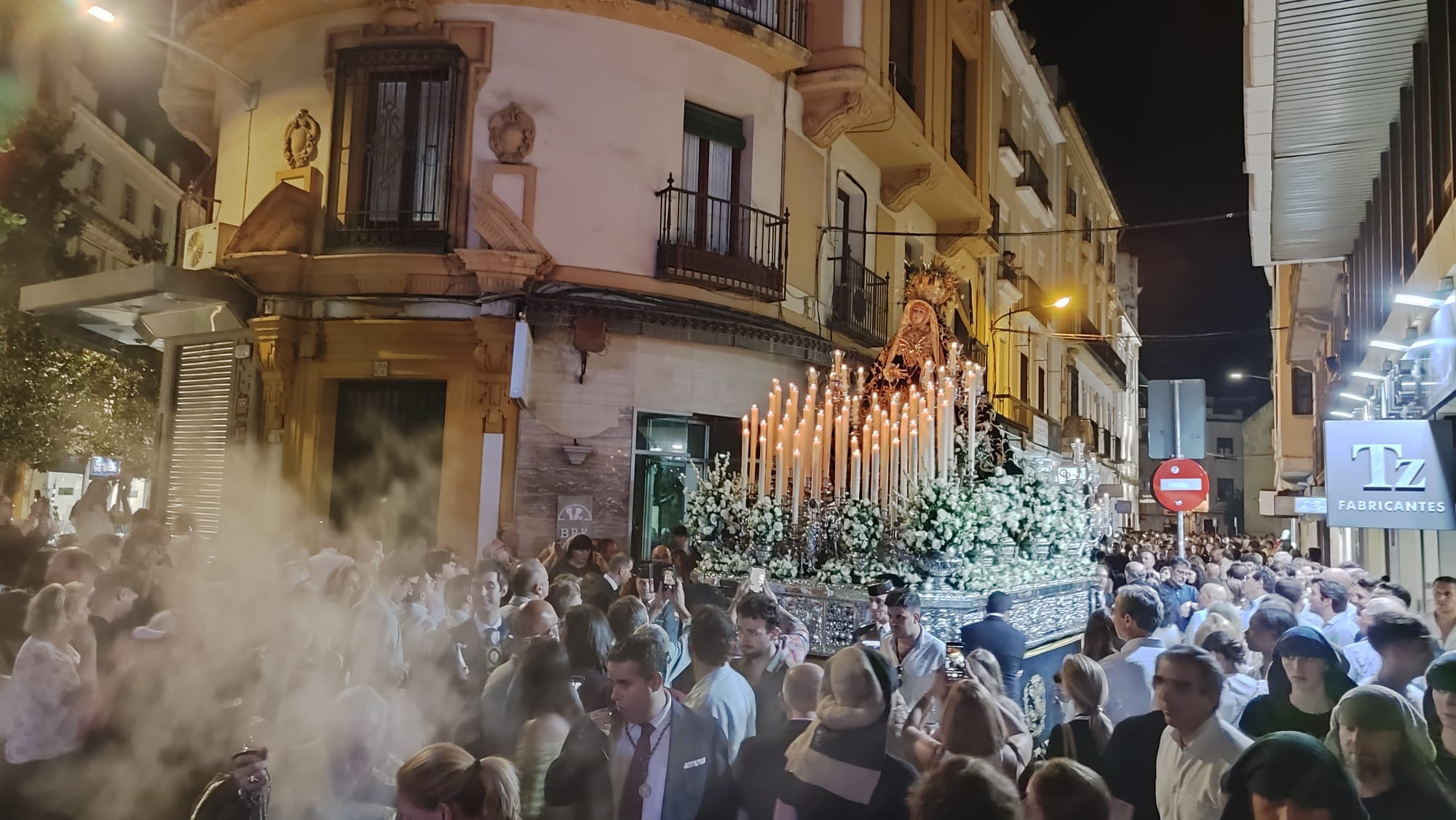 Vía Crucis Magno de Córdoba: una celebración que envuelve a la ciudad de bellas imágenes