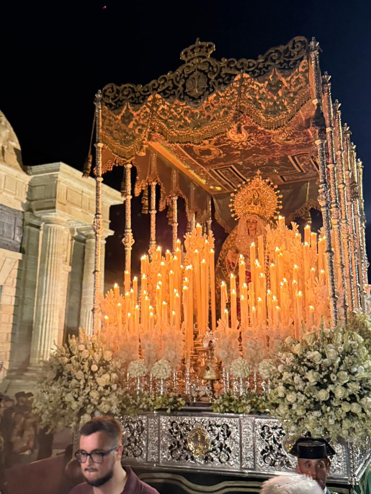 Vía Crucis Magno de Córdoba: una celebración que envuelve a la ciudad de bellas imágenes