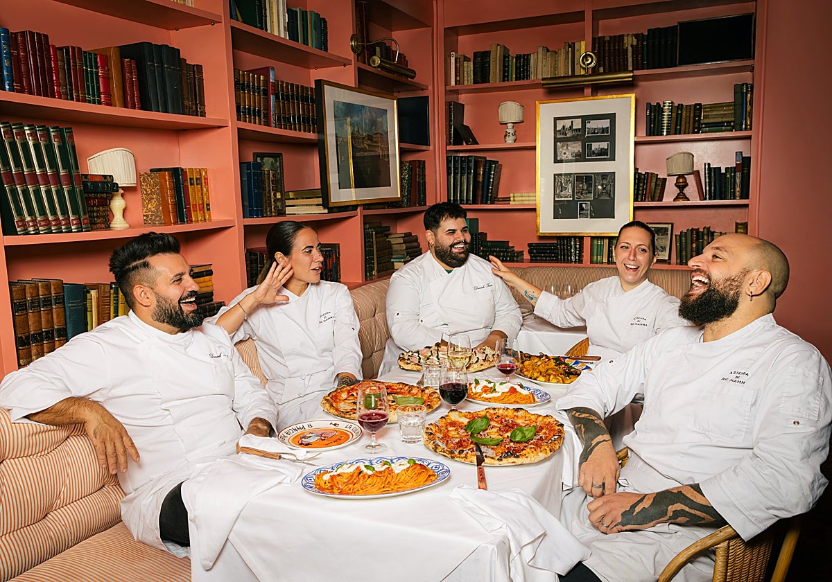 La squadra que capitanea Daniele Tasso disfruta de su trabajo, de manera que el placer empieza en la cocina y seguirá en diciembre en la mesa de Circolo Polare