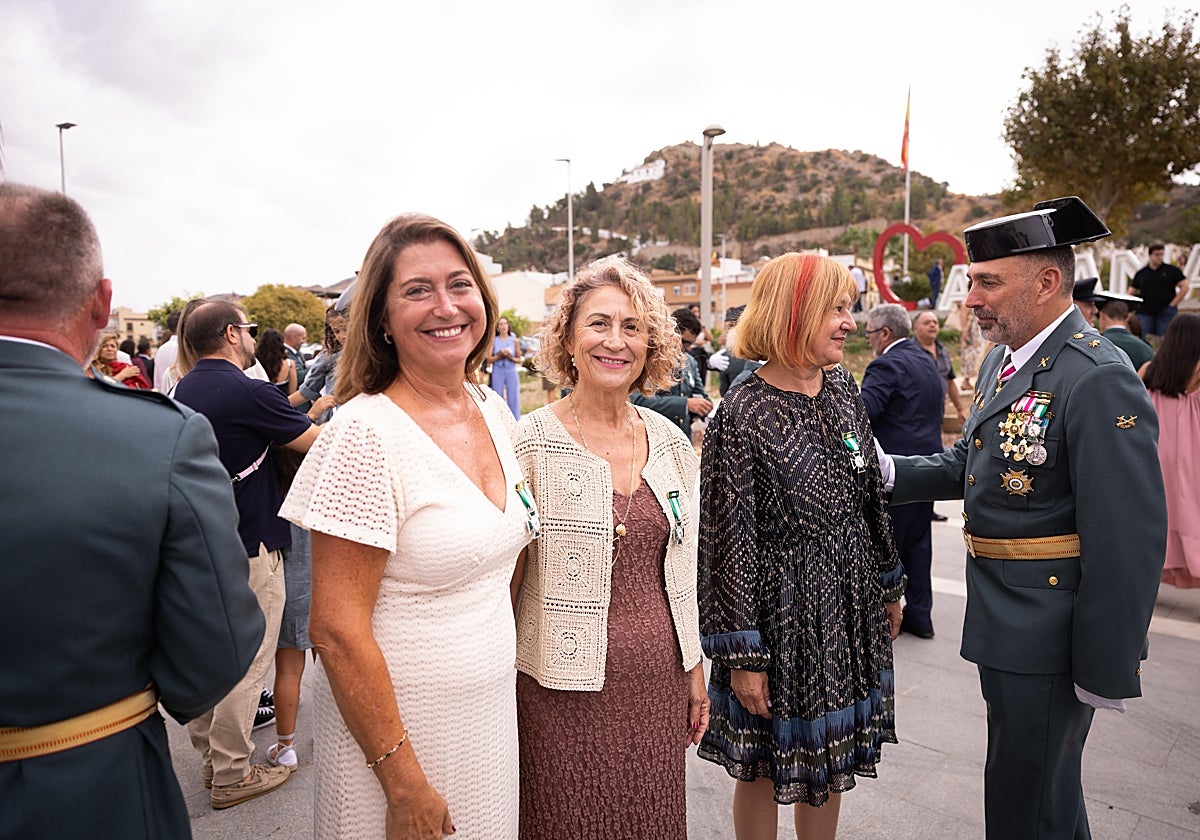 Milagros Martínez, Isabel Moya y Lola Herrera en el acto en el que han sido condecoradas