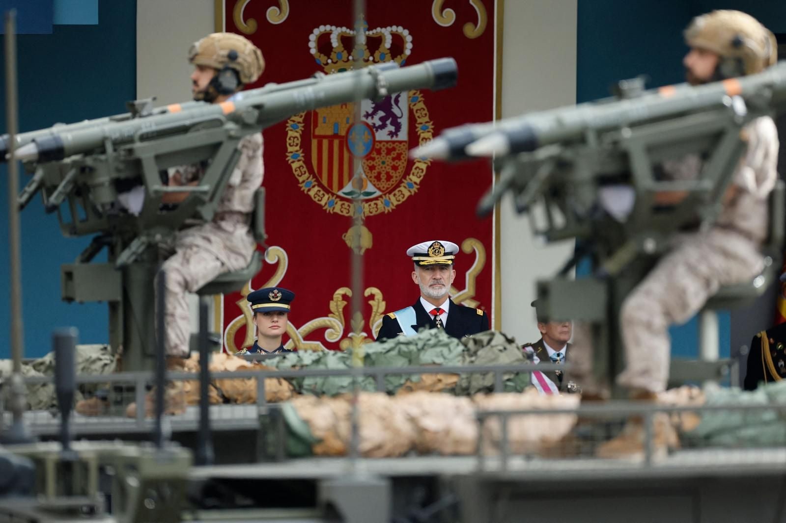 Un momento del desfile terrestre, que ha contado con ás de un centenar de vehículos entre acorazados o vehículos pesados de intervención