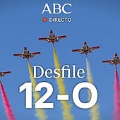 Los Reyes presiden el desfile militar por la Fiesta Nacional