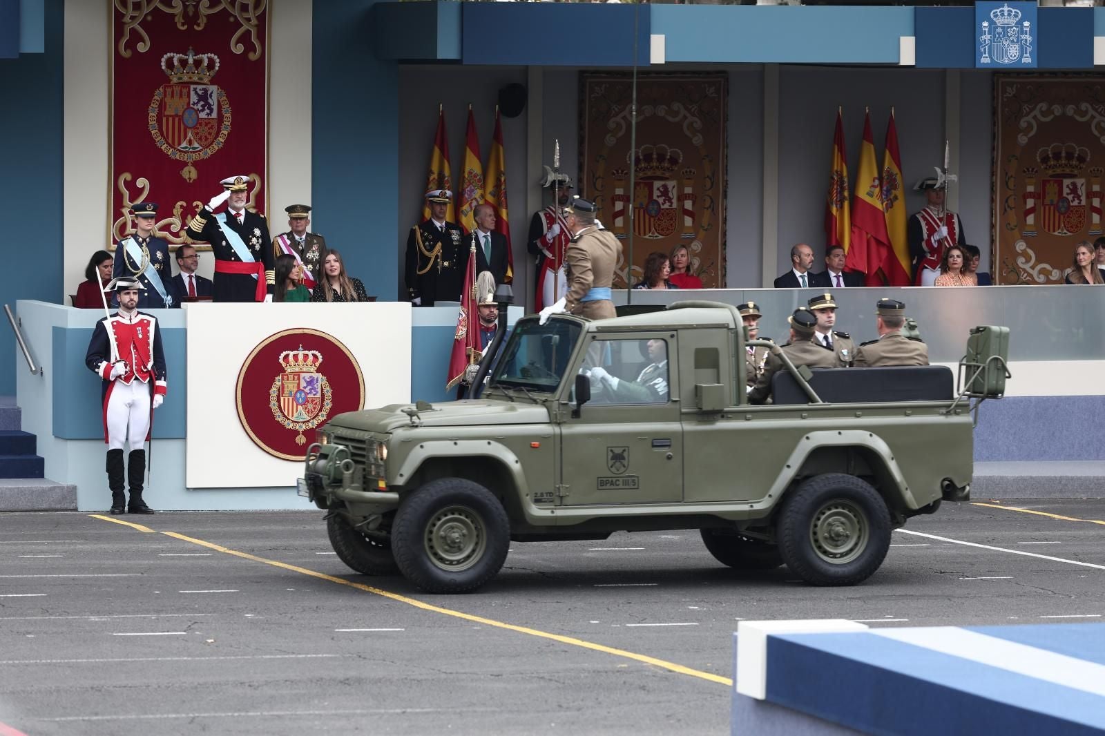 Los vehículos militares pasando por delante de la tribuna real, los  más esperados para muchos