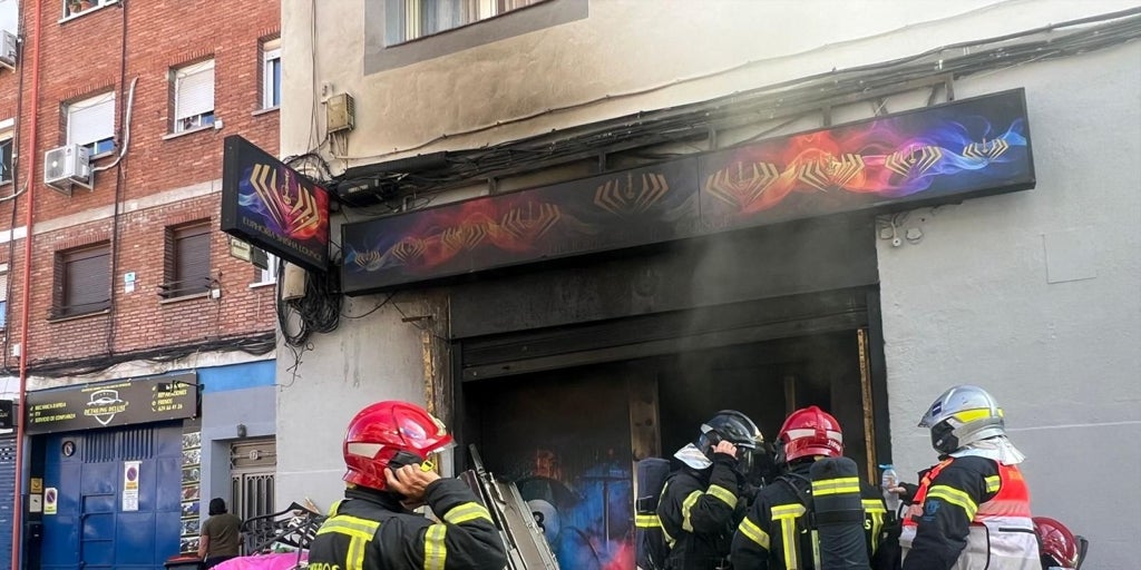 Un nuevo incendio calcina por completo un local para fumar chachimbas en Usera