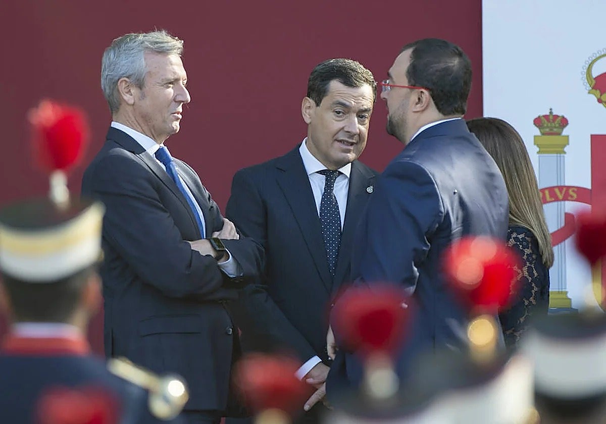 Juanma Moreno, este 12 de octubre en Madrid, junto a los presidentes de Galicia, Cantabria y Asturias en 2023