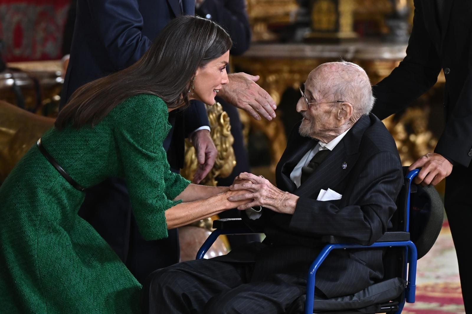 La Reina ha estado muy cariñosa con el escritor español Álvaro Pombo